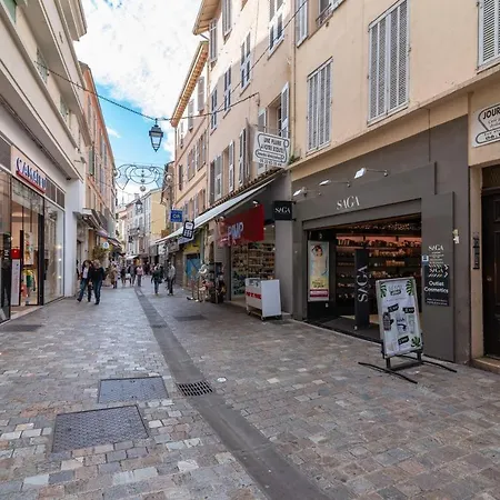 Romantic And New In The Famous Rue Meynadier In The Supercentre Of