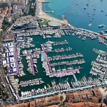 Romantic And New In The Famous Rue Meynadier In The Supercentre Of Cannes