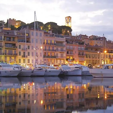 アパート Romantic And New In The Famous Rue Meynadier In The Supercentre Of *