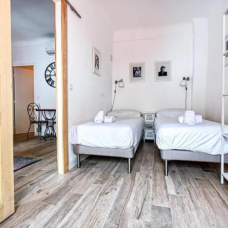 Romantic And New In The Famous Rue Meynadier In The Supercentre Of Апартаменты
