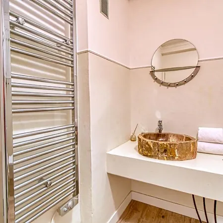 Daire Romantic And New In The Famous Rue Meynadier In The Supercentre Of