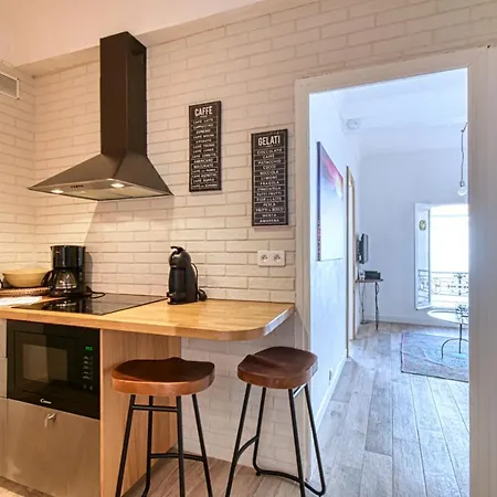 Апартаменты Romantic And New In The Famous Rue Meynadier In The Supercentre Of