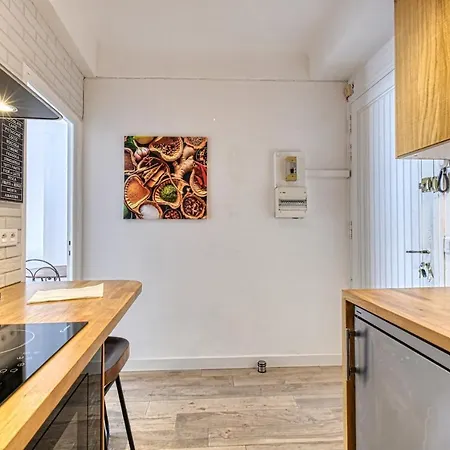 Romantic And New In The Famous Rue Meynadier In The Supercentre Of