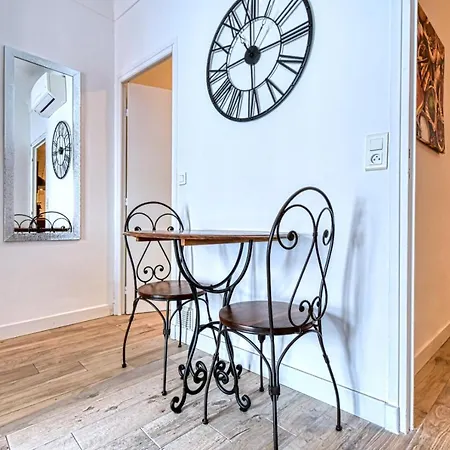 Apartment Romantic And New In The Famous Rue Meynadier In The Supercentre Of *