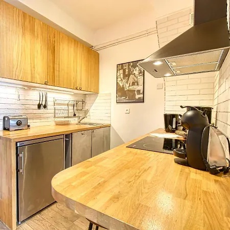 Daire Romantic And New In The Famous Rue Meynadier In The Supercentre Of *