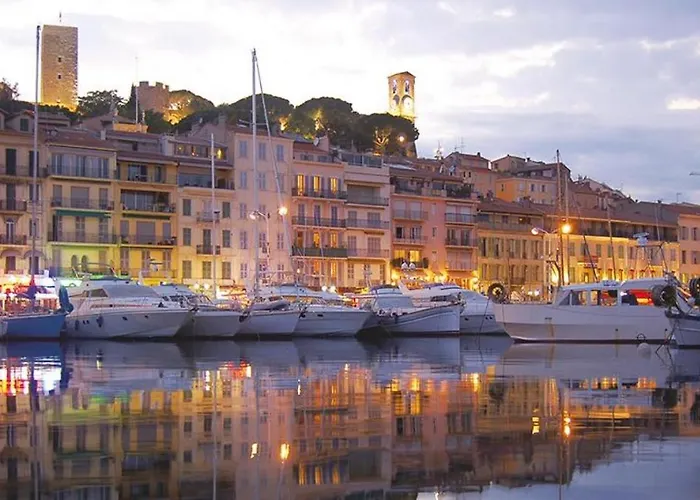 アパート Romantic And New In The Famous Rue Meynadier In The Supercentre Of *