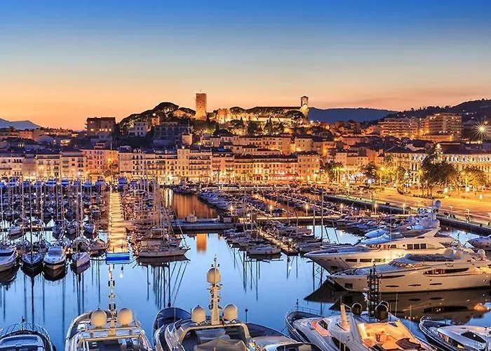 Romantic And New In The Famous Rue Meynadier In The Supercentre Of アパート カンヌ