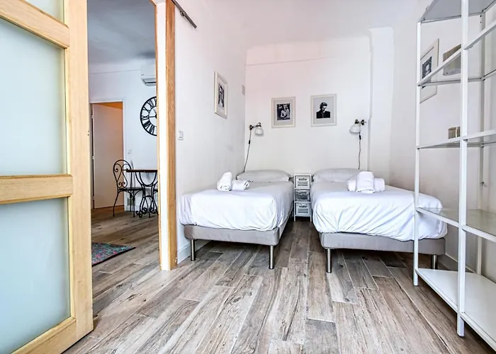 Romantic And New In The Famous Rue Meynadier In The Supercentre Of アパート