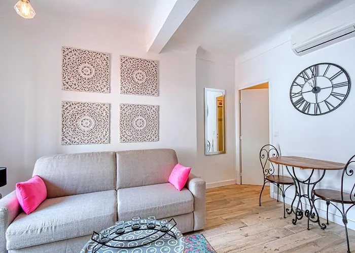 Romantic And New In The Famous Rue Meynadier In The Supercentre Of *