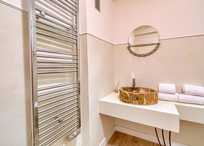 アパート Romantic And New In The Famous Rue Meynadier In The Supercentre Of