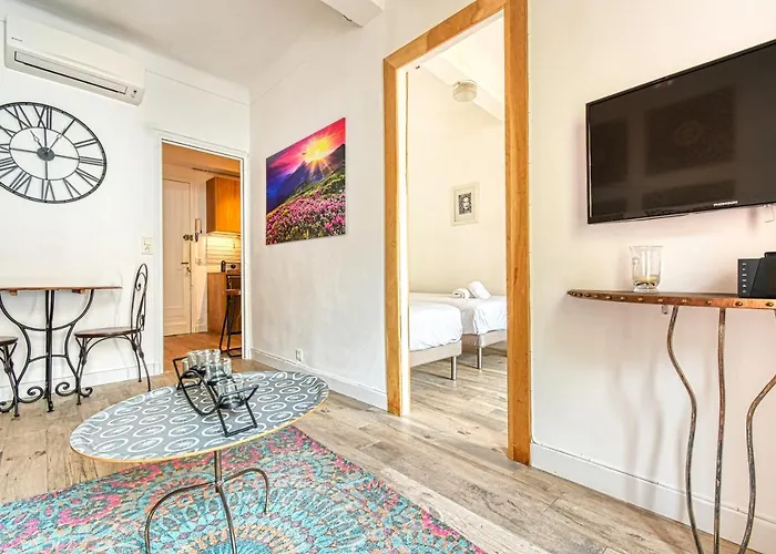 Romantic And New In The Famous Rue Meynadier In The Supercentre Of