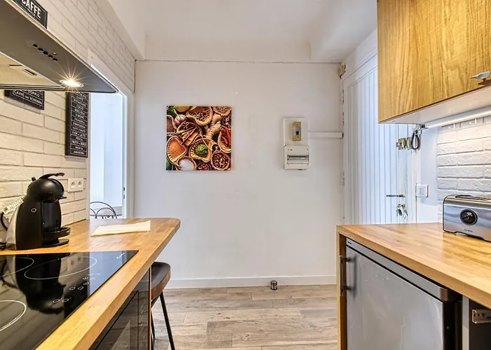 Romantic And New In The Famous Rue Meynadier In The Supercentre Of