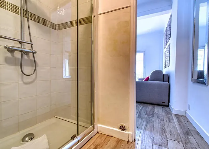 Romantic And New In The Famous Rue Meynadier In The Supercentre Of アパート カンヌ