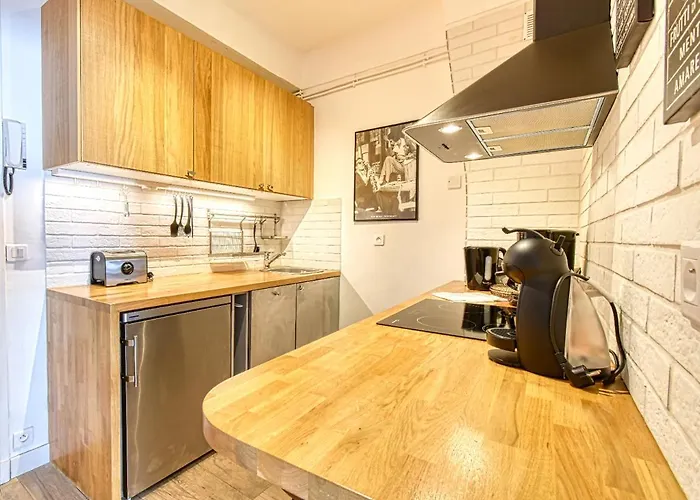 アパート Romantic And New In The Famous Rue Meynadier In The Supercentre Of *